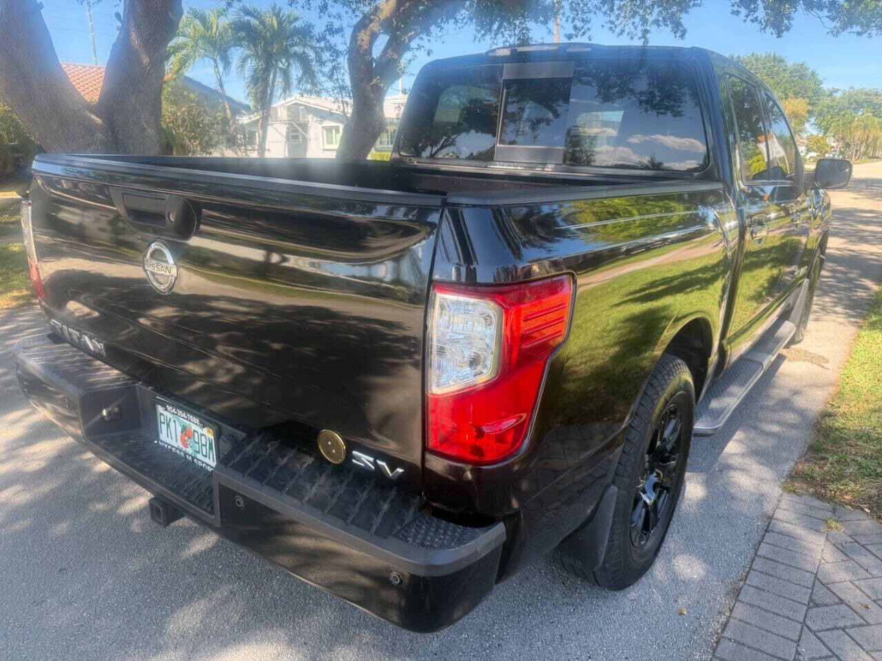 2017 Nissan Titan in Hollywood, FL 33023-1906 - 18136132 10