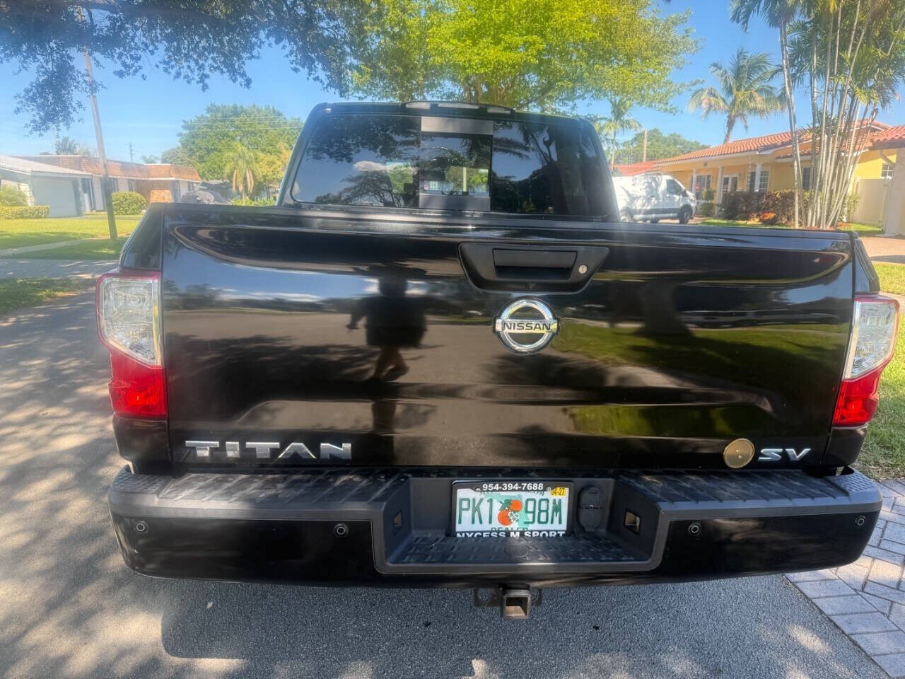 2017 Nissan Titan in Hollywood, FL 33023-1906 - 18136132 22