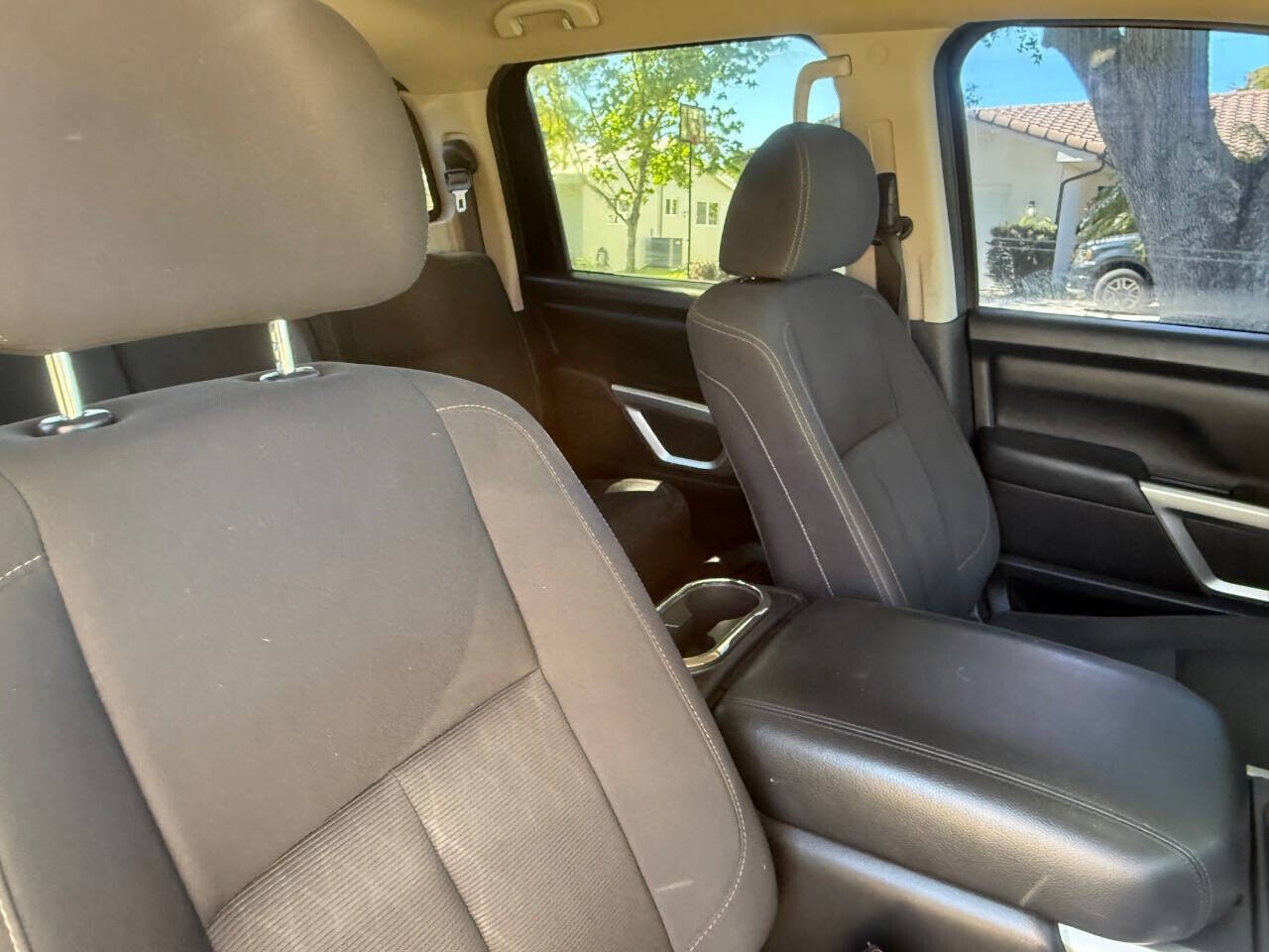 2017 Nissan Titan in Hollywood, FL 33023-1906 - 18136132 11