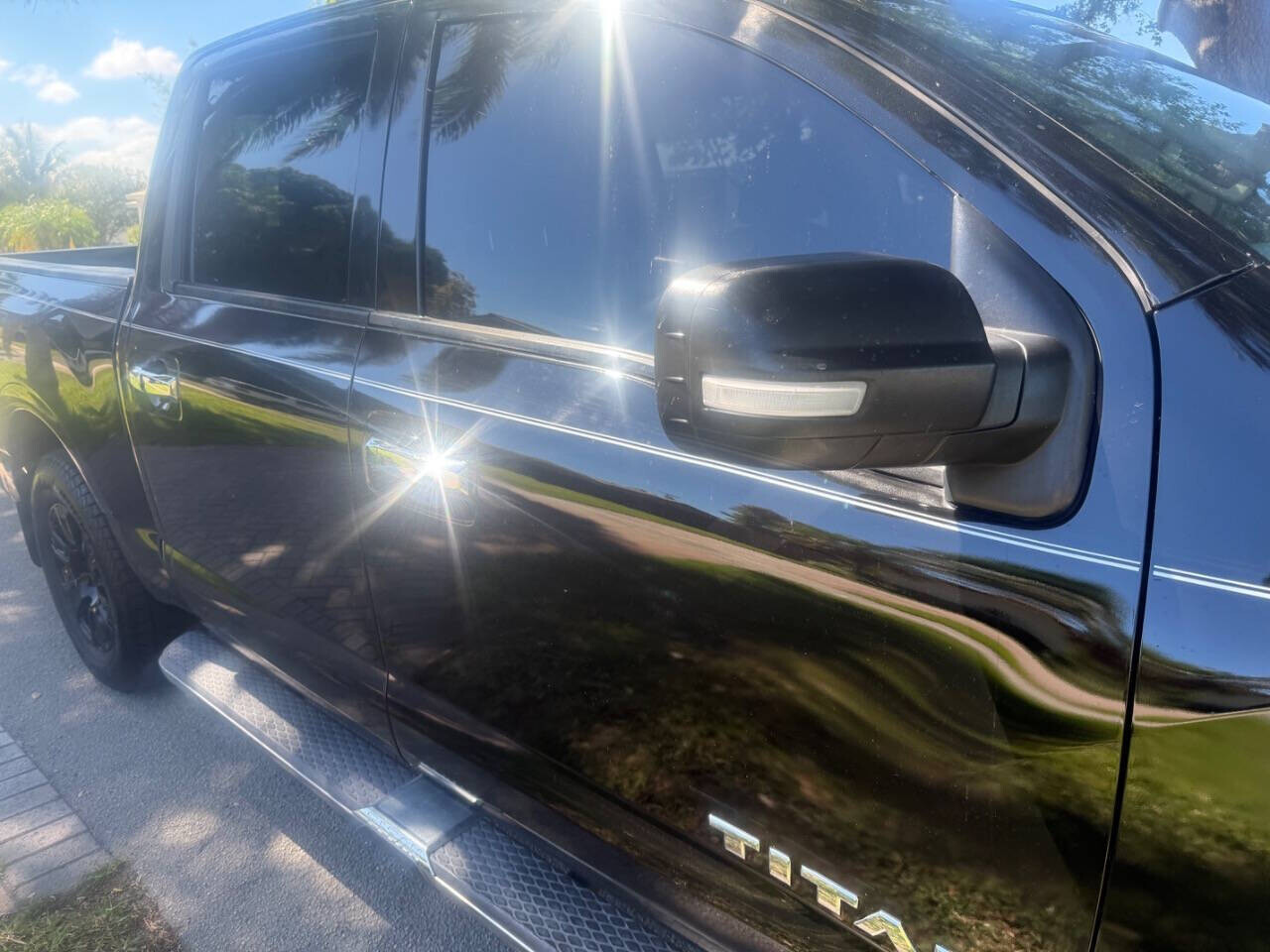 2017 Nissan Titan in Hollywood, FL 33023-1906 - 18136132 19