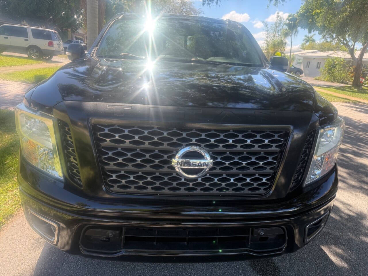 2017 Nissan Titan in Hollywood, FL 33023-1906 - 18136132 23