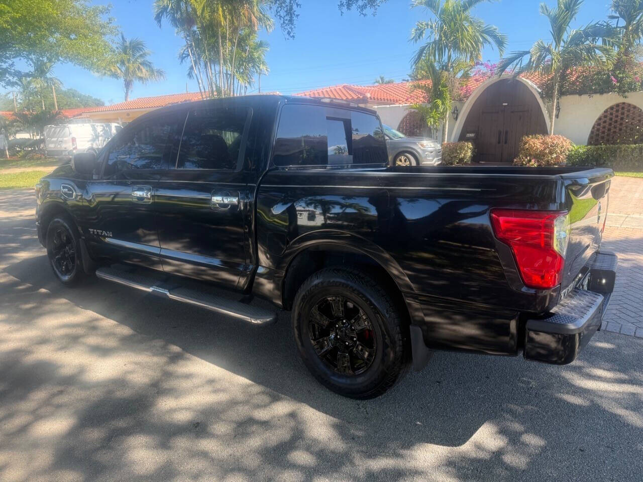 2017 Nissan Titan in Hollywood, FL 33023-1906 - 18136132 13