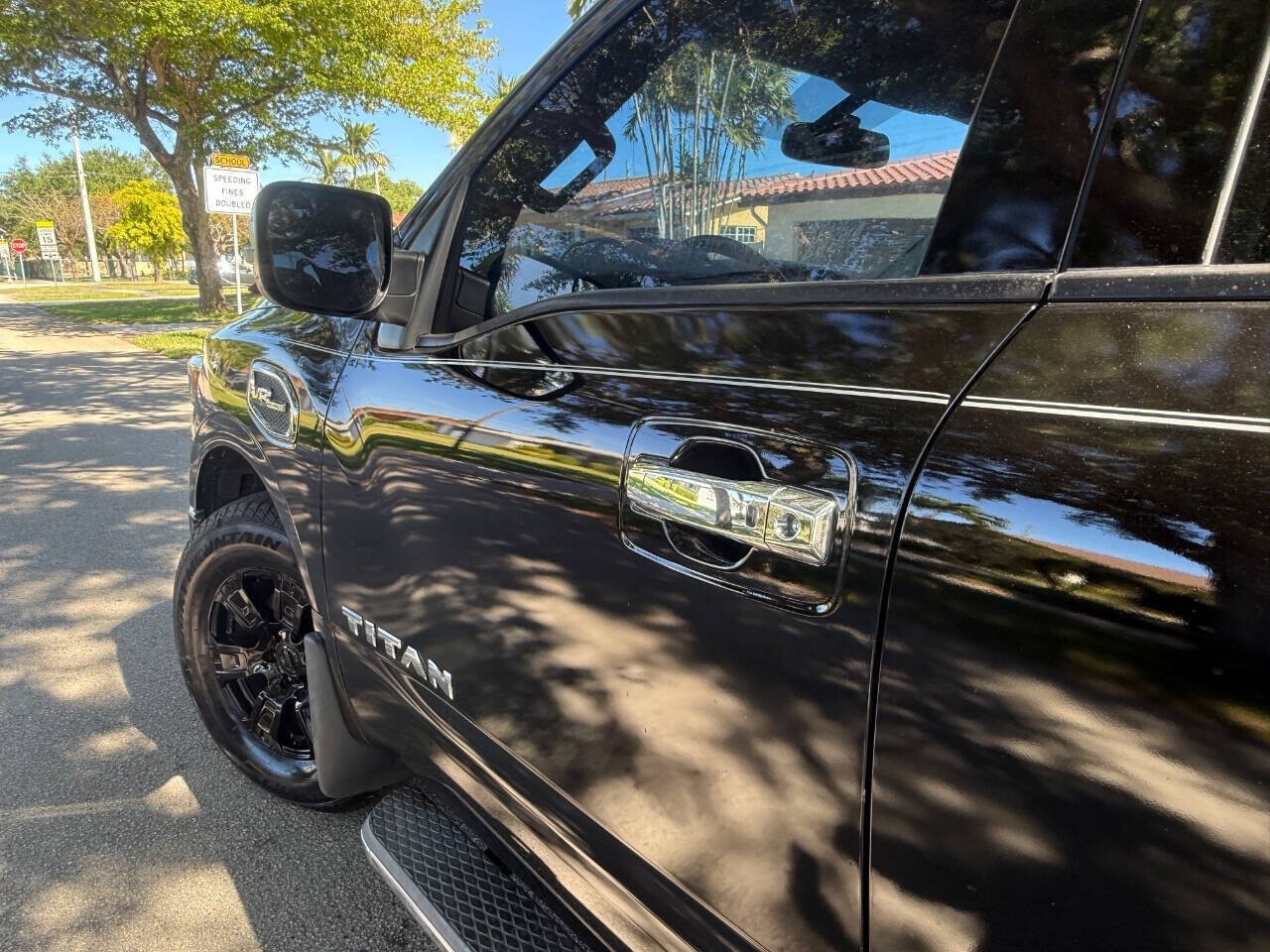 2017 Nissan Titan in Hollywood, FL 33023-1906 - 18136132 25