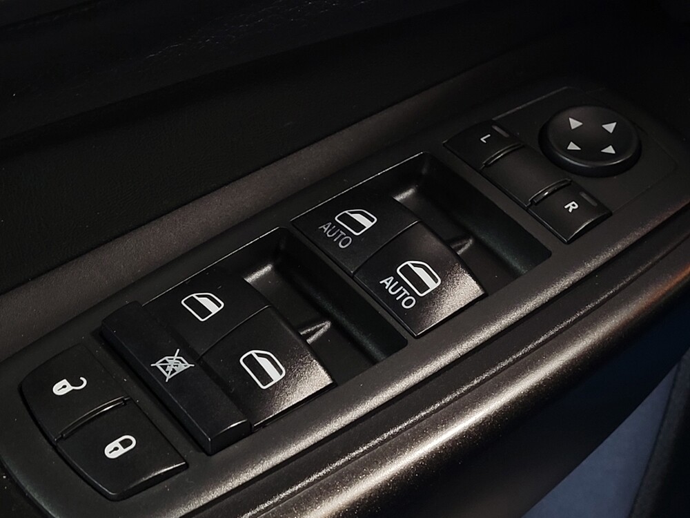 2020 Jeep Cherokee in Lauderdale Lakes, FL 33313 - 18136149 27