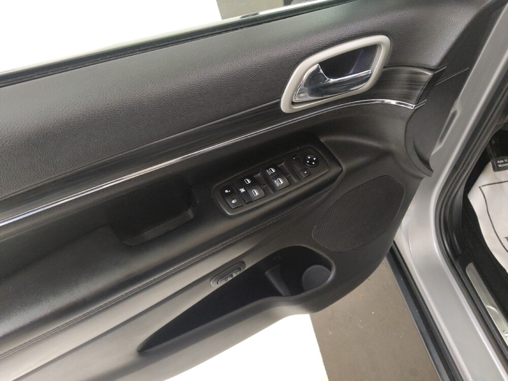 2021 Jeep Grand Cherokee in St. Louis, MO 63125 - 18136276 27