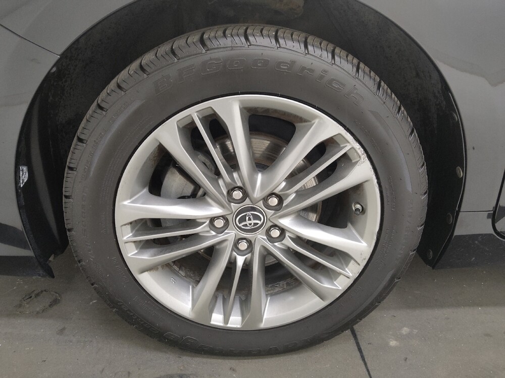 2016 Toyota Camry in St. Louis, MO 63136 - 18136285 31