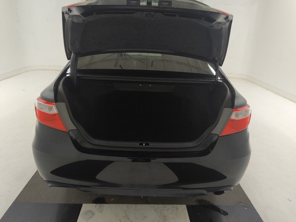 2016 Toyota Camry in St. Louis, MO 63136 - 18136285 29