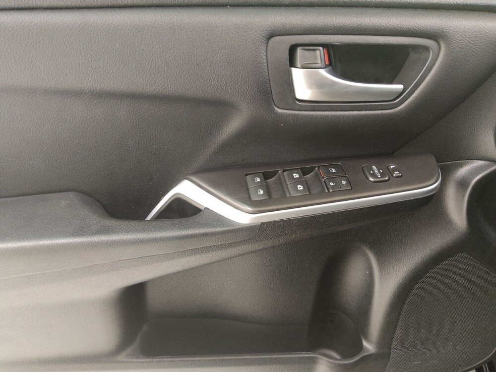 2016 Toyota Camry in St. Louis, MO 63136 - 18136285 27