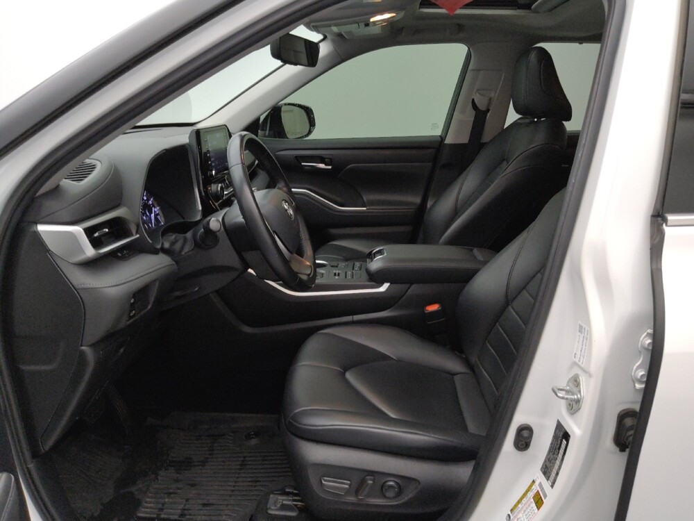 2022 Toyota Highlander in St. Louis, MO 63136 - 18136293 17