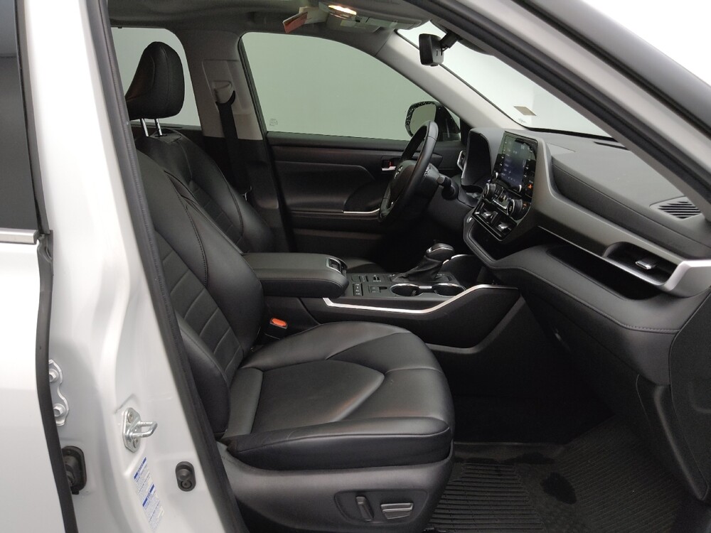 2022 Toyota Highlander in St. Louis, MO 63136 - 18136293 21