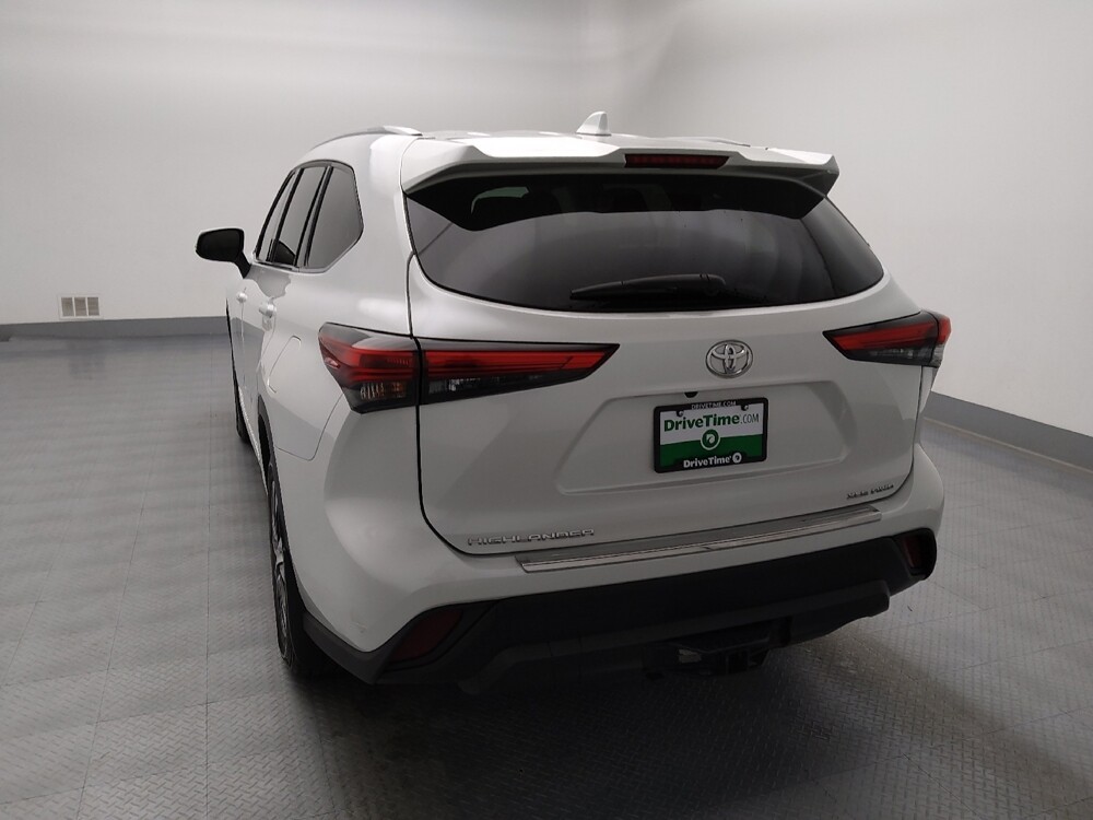 2022 Toyota Highlander in St. Louis, MO 63136 - 18136293 6