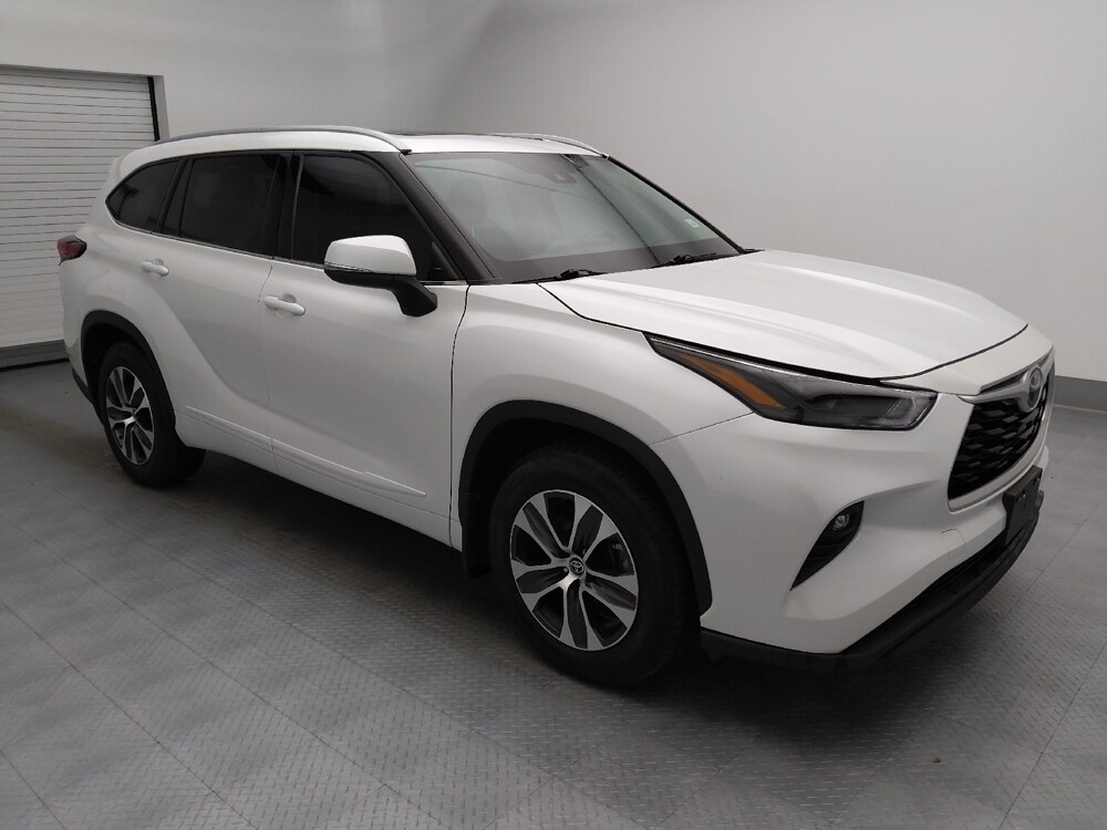 2022 Toyota Highlander in St. Louis, MO 63136 - 18136293 11