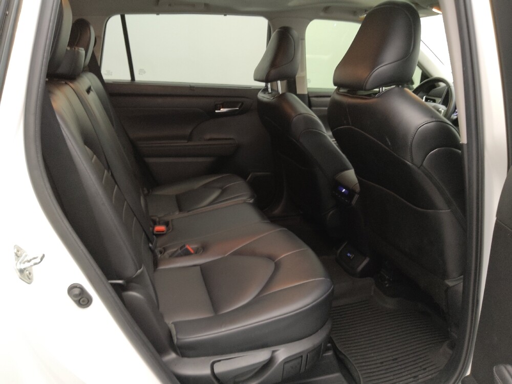 2022 Toyota Highlander in St. Louis, MO 63136 - 18136293 19