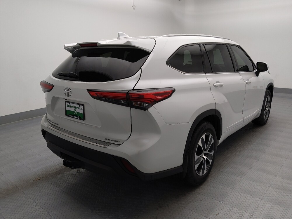 2022 Toyota Highlander in St. Louis, MO 63136 - 18136293 9