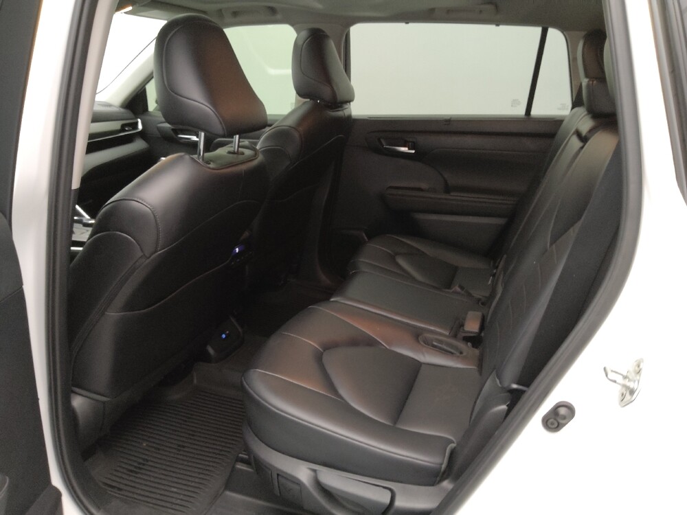2022 Toyota Highlander in St. Louis, MO 63136 - 18136293 18