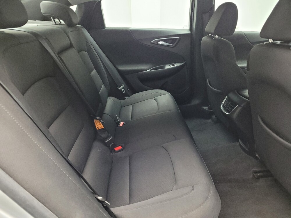 2019 Chevrolet Malibu in Taylor, MI 48180 - 18136307 19