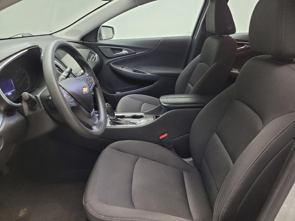 2019 Chevrolet Malibu in Taylor, MI 48180 - 18136307 17