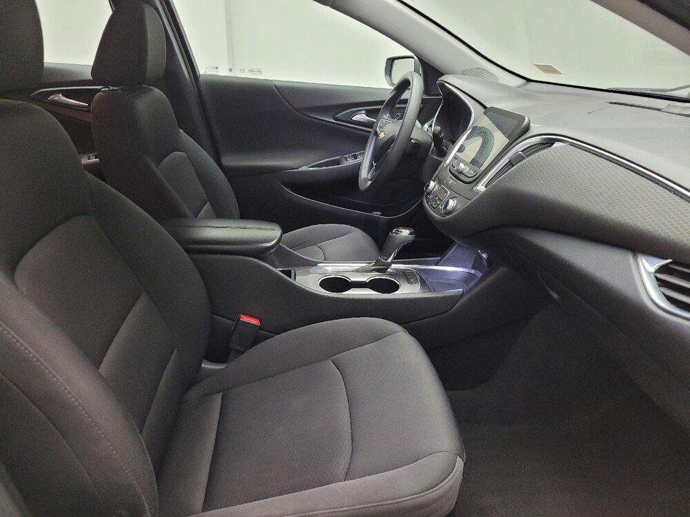 2019 Chevrolet Malibu in Taylor, MI 48180 - 18136307 21