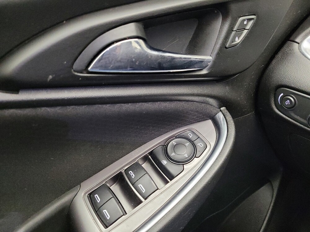 2019 Chevrolet Malibu in Taylor, MI 48180 - 18136307 27