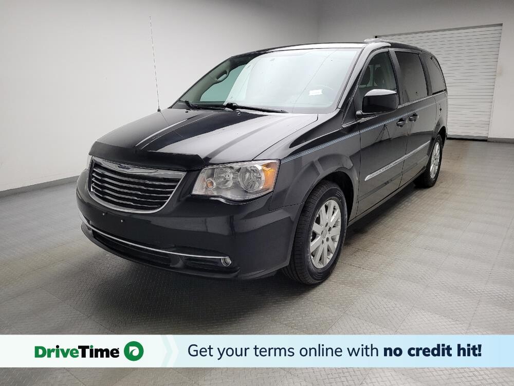 2016 Chrysler Town & Country in Grand Rapids, MI 49508 - 18136311