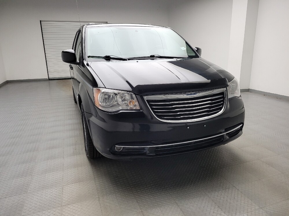 2016 Chrysler Town & Country in Grand Rapids, MI 49508 - 18136311 14