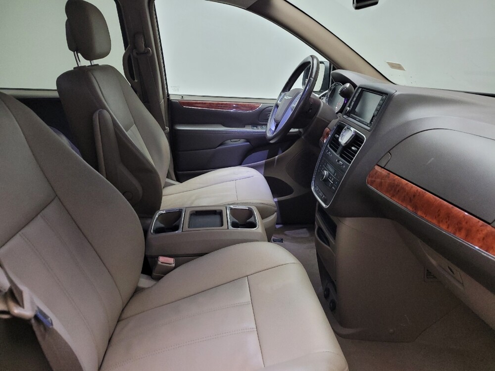 2016 Chrysler Town & Country in Grand Rapids, MI 49508 - 18136311 21