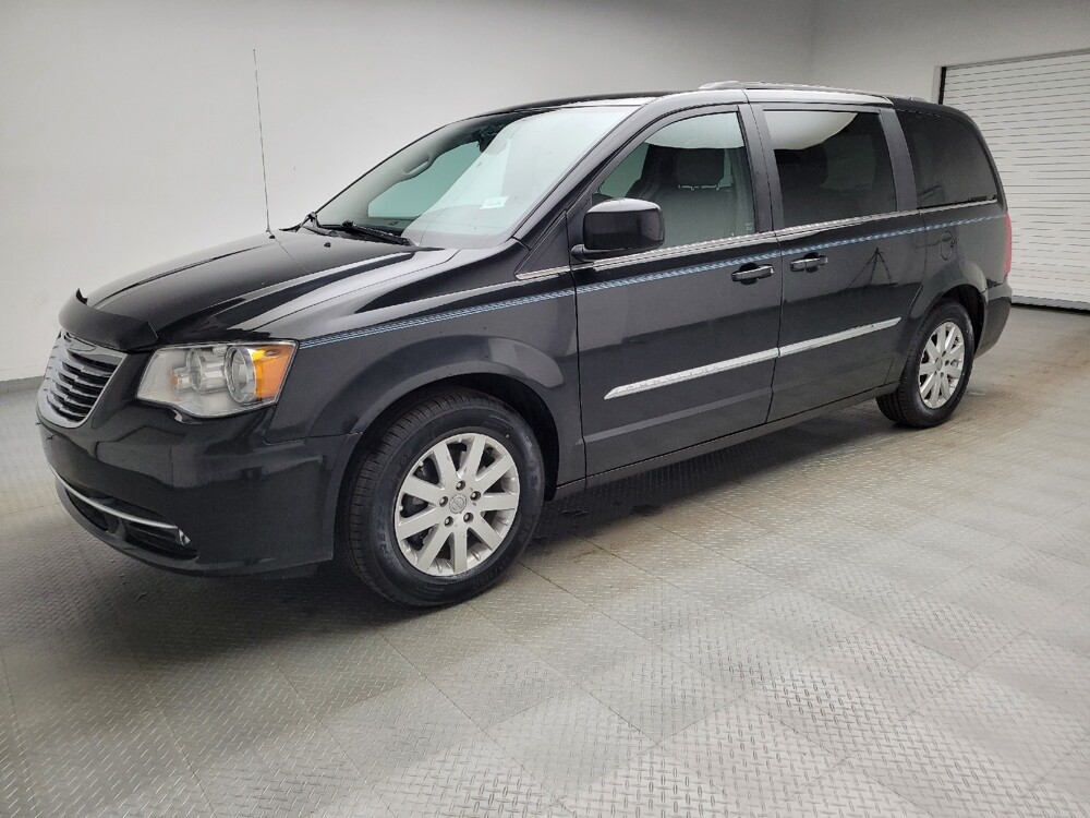 2016 Chrysler Town & Country in Grand Rapids, MI 49508 - 18136311 2