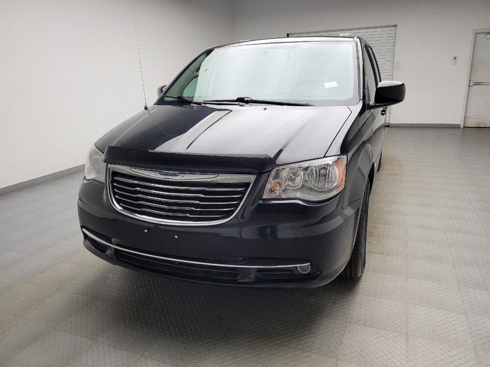 2016 Chrysler Town & Country in Grand Rapids, MI 49508 - 18136311 15