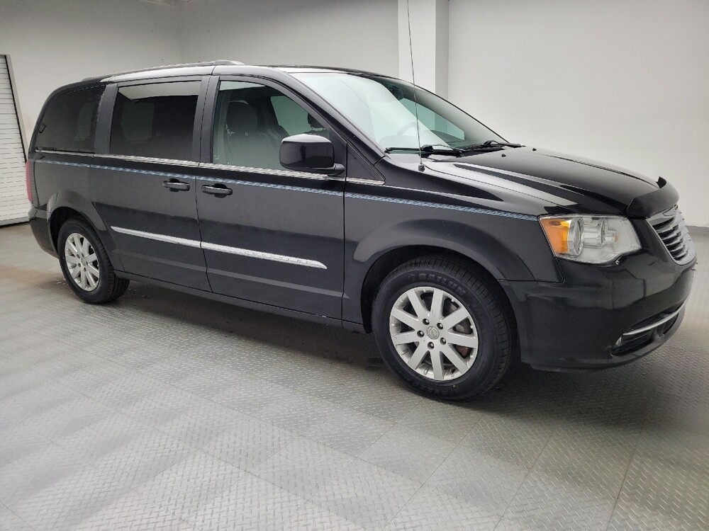 2016 Chrysler Town & Country in Grand Rapids, MI 49508 - 18136311 11