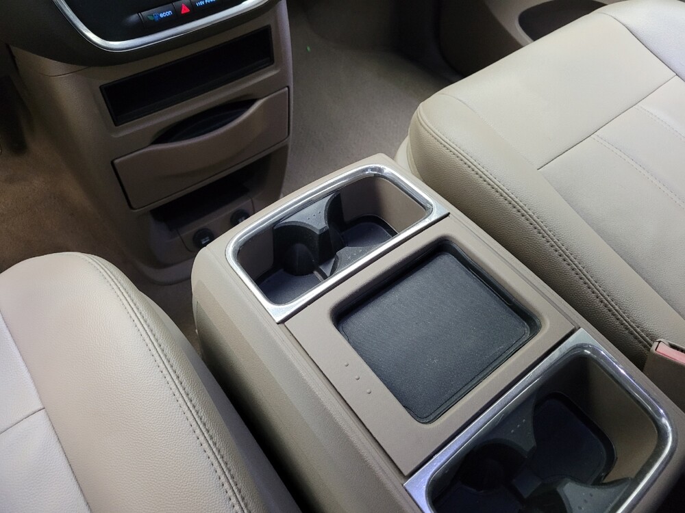 2016 Chrysler Town & Country in Grand Rapids, MI 49508 - 18136311 26