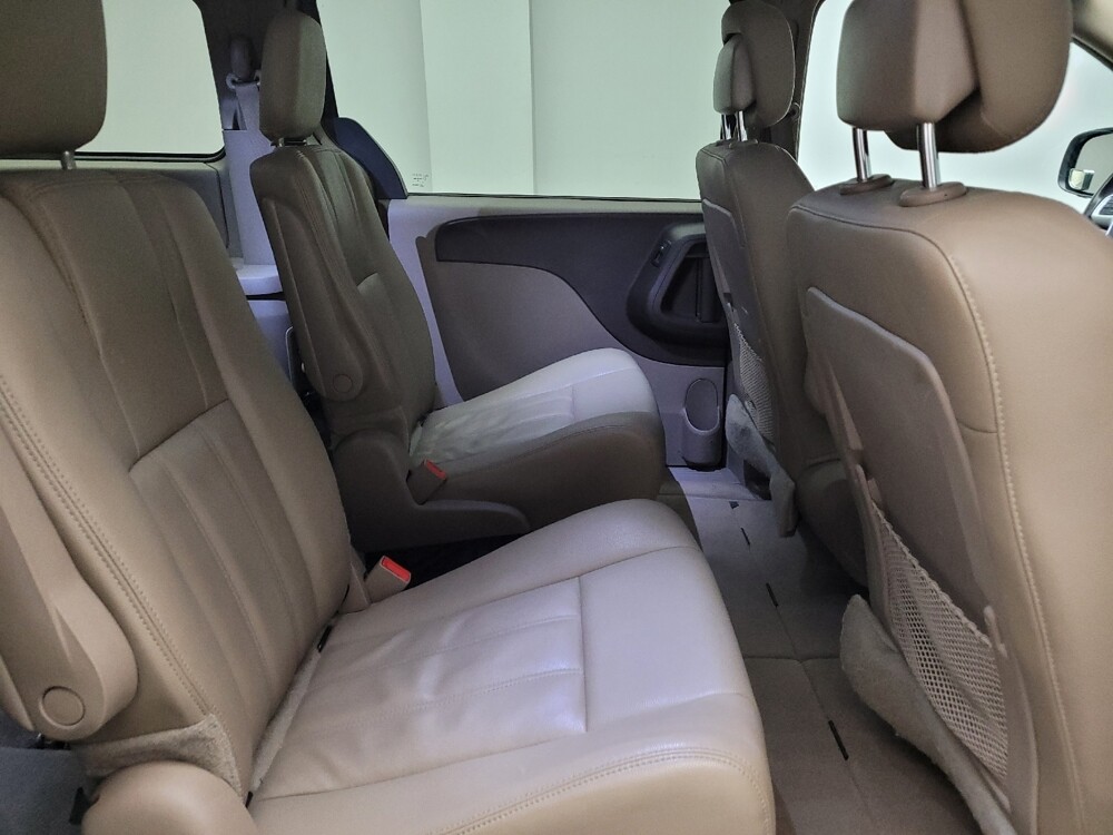 2016 Chrysler Town & Country in Grand Rapids, MI 49508 - 18136311 19