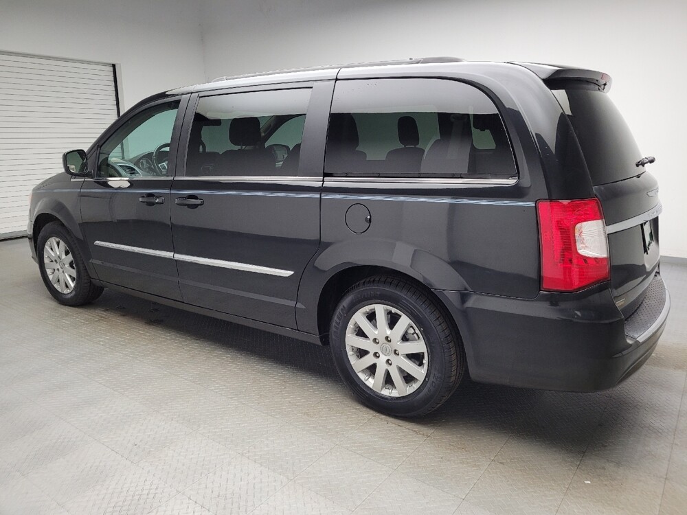 2016 Chrysler Town & Country in Grand Rapids, MI 49508 - 18136311 3