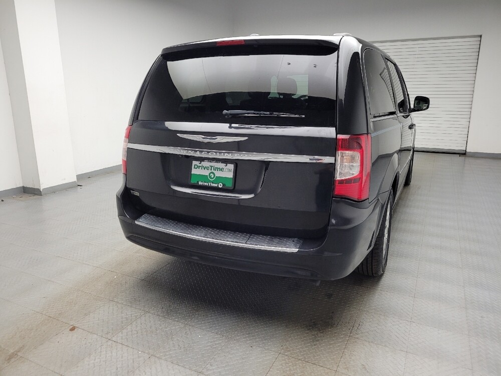 2016 Chrysler Town & Country in Grand Rapids, MI 49508 - 18136311 7