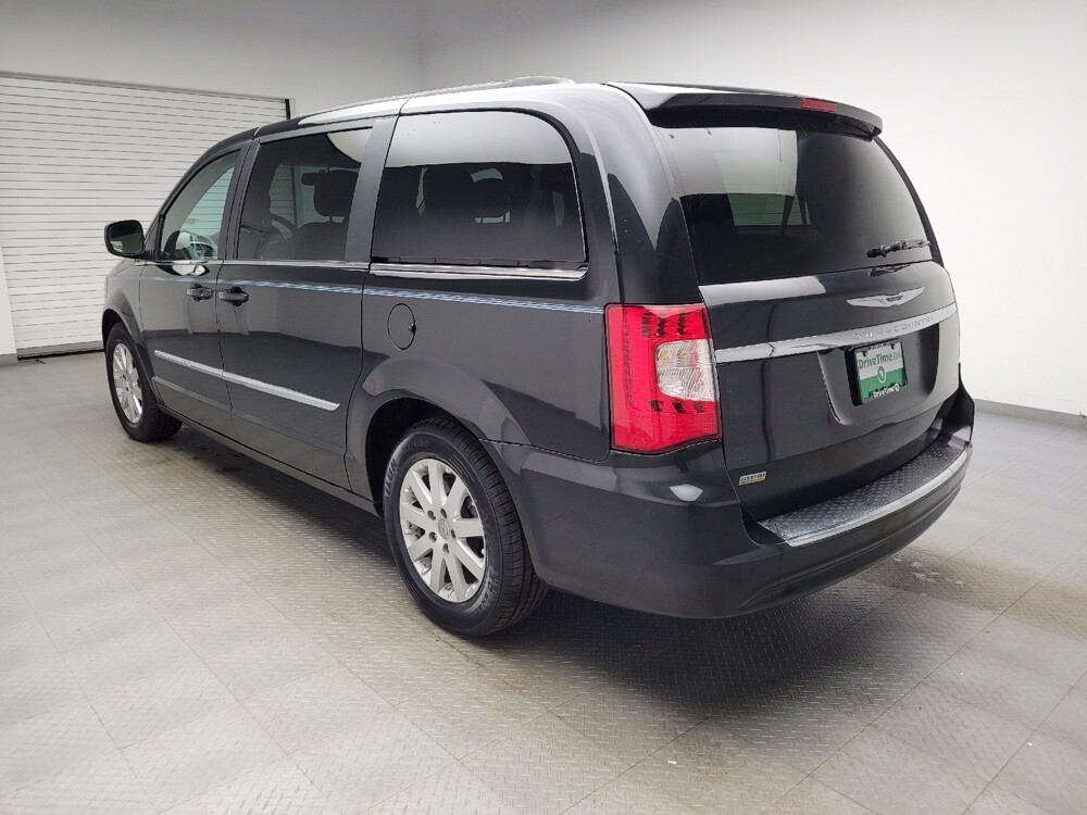 2016 Chrysler Town & Country in Grand Rapids, MI 49508 - 18136311 5