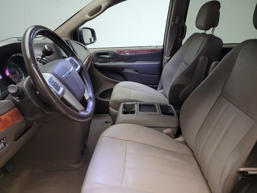 2016 Chrysler Town & Country in Grand Rapids, MI 49508 - 18136311 17