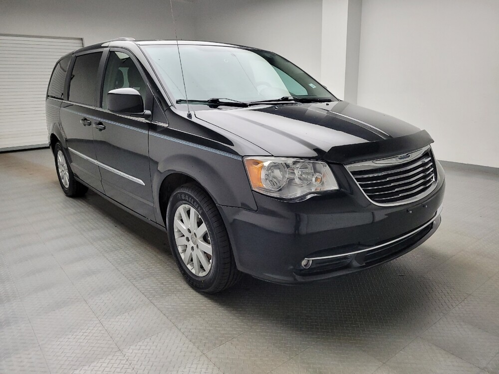 2016 Chrysler Town & Country in Grand Rapids, MI 49508 - 18136311 13