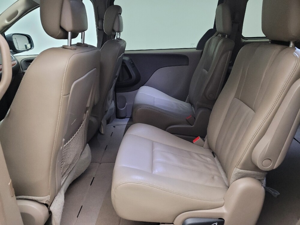 2016 Chrysler Town & Country in Grand Rapids, MI 49508 - 18136311 18