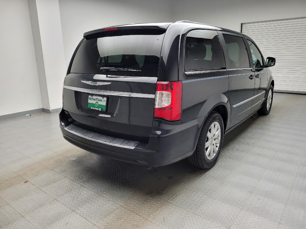 2016 Chrysler Town & Country in Grand Rapids, MI 49508 - 18136311 9