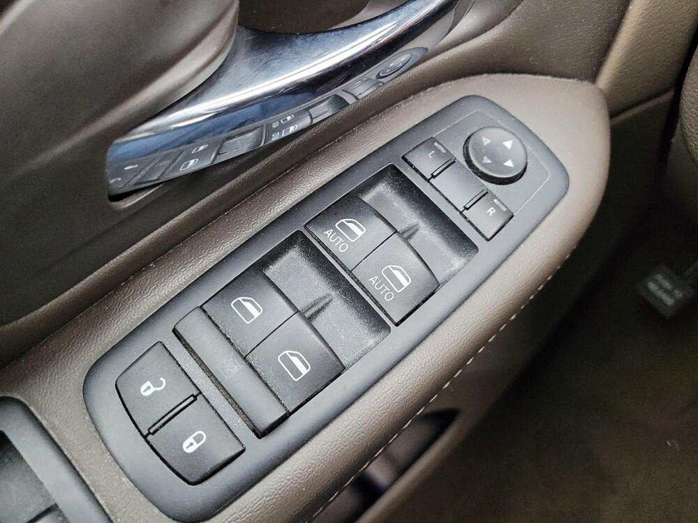 2016 Chrysler Town & Country in Grand Rapids, MI 49508 - 18136311 27