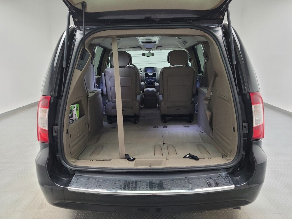 2016 Chrysler Town & Country in Grand Rapids, MI 49508 - 18136311 29