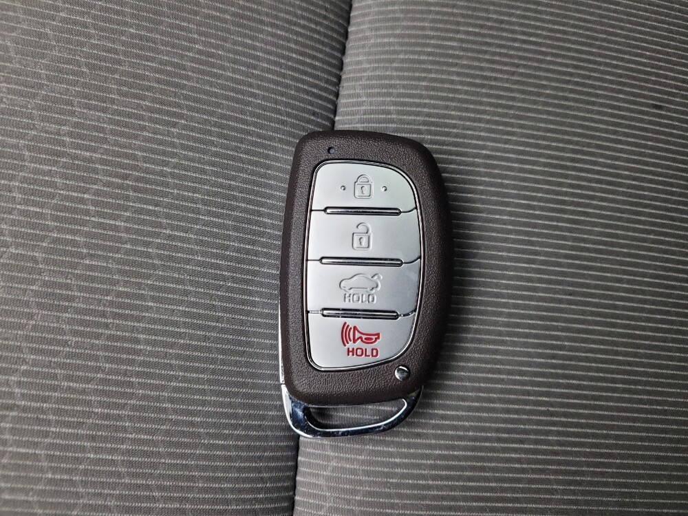 2018 Hyundai Elantra in Taylor, MI 48180 - 18136315 32