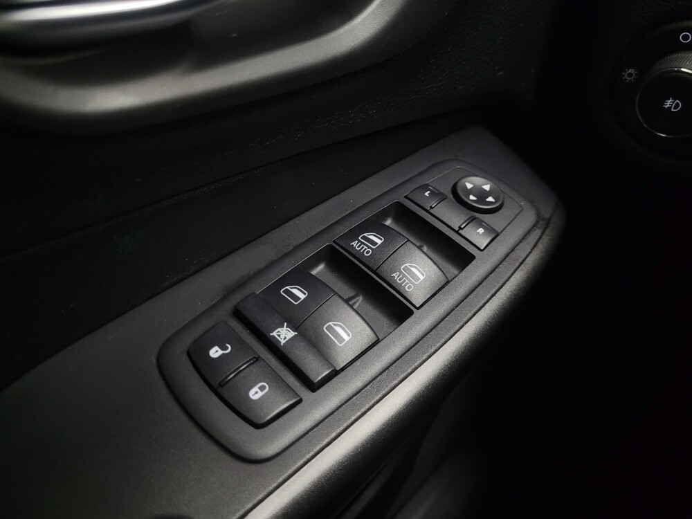 2020 Jeep Cherokee in Indianapolis, IN 46222 - 18136318 27