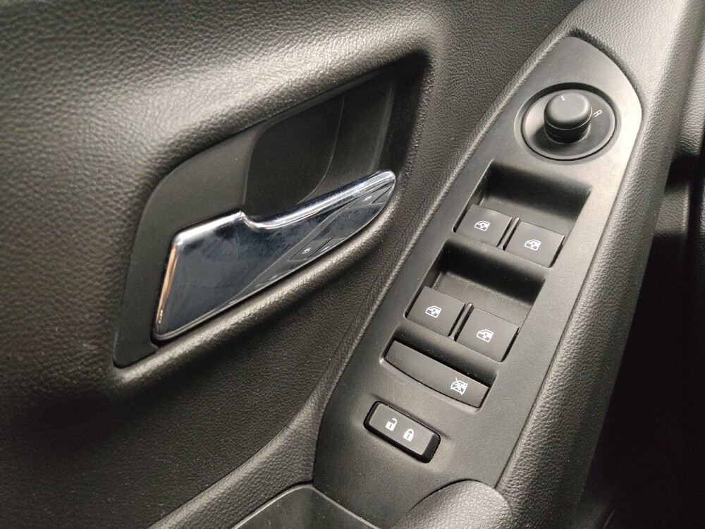 2017 Chevrolet Trax in Indianapolis, IN 46222 - 18136327 27