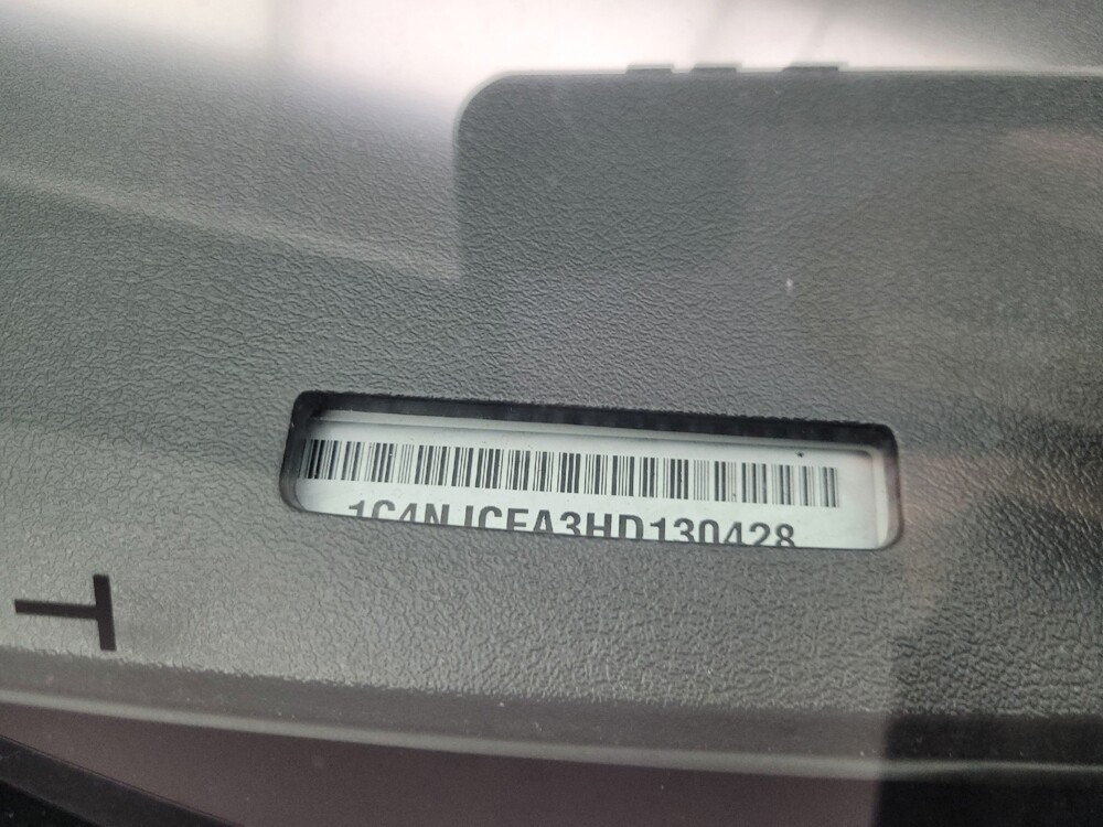 2017 Jeep Compass in Indianapolis, IN 46219 - 18136337 33