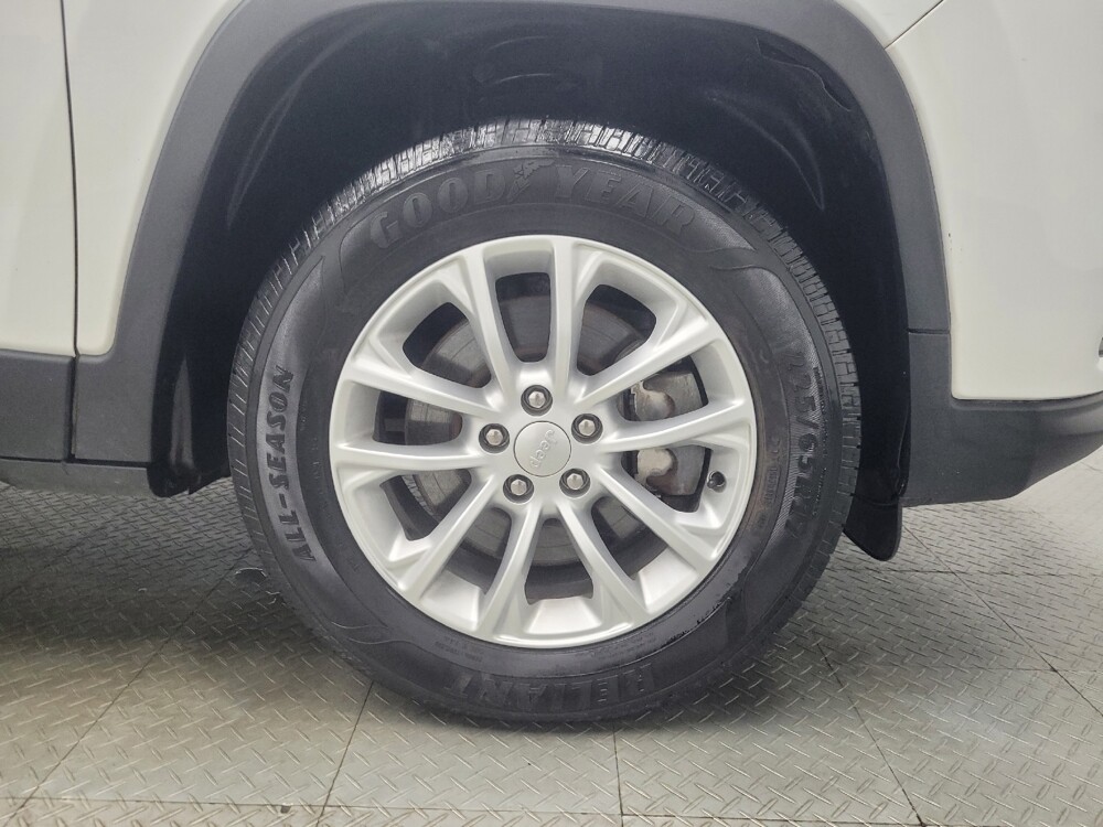 2020 Jeep Cherokee in Indianapolis, IN 46219 - 18136338 31