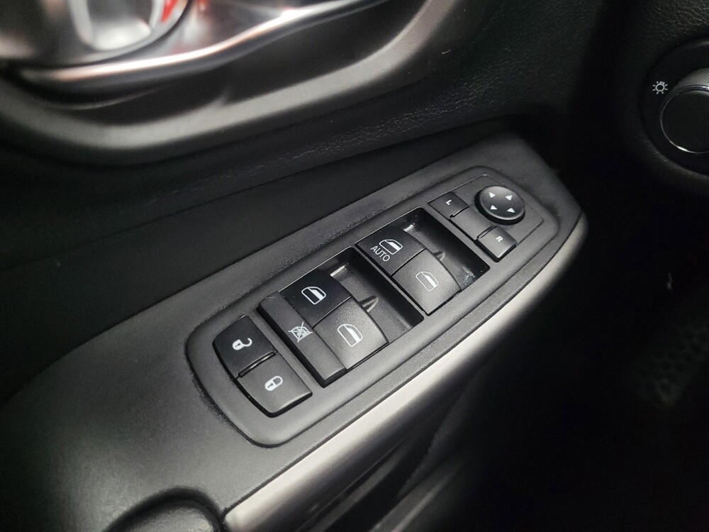 2020 Jeep Cherokee in Indianapolis, IN 46219 - 18136338 27