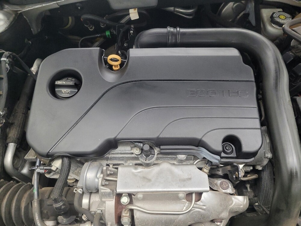 2020 Chevrolet Malibu in Highland, IN 46322 - 18136339 30