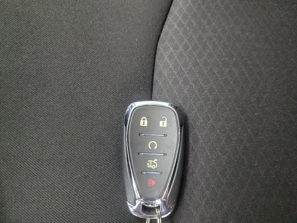 2020 Chevrolet Malibu in Highland, IN 46322 - 18136339 32