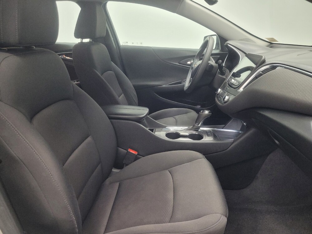 2020 Chevrolet Malibu in Highland, IN 46322 - 18136339 21