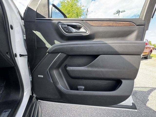 2023 Chevrolet Suburban in Winchester, VA 22602 - 18136356 8